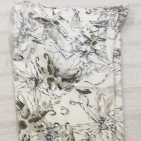 Bundle of 3 Chico’s Capris - Picture 3 of 8